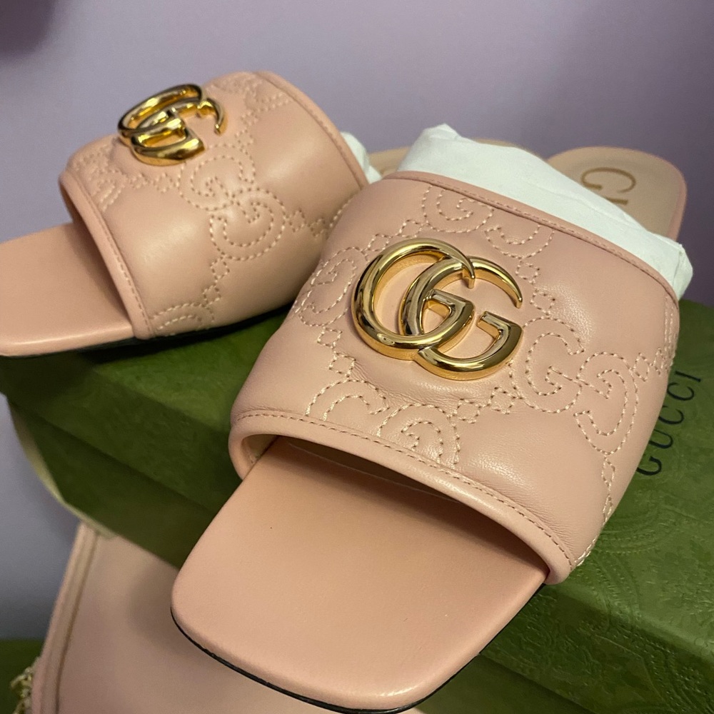 BRAND NEW Jolie GG Matelassé Slide Sandal
GUCCI